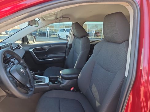 Used 2020 Toyota RAV4 LE image 13