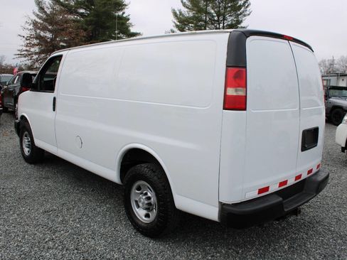 Used 2015 Chevrolet Express 2500 image 9