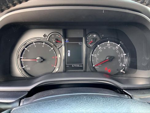 Used 2022 Toyota 4Runner SR5 Premium w/ Moonroof Package AWD/4WD image 26