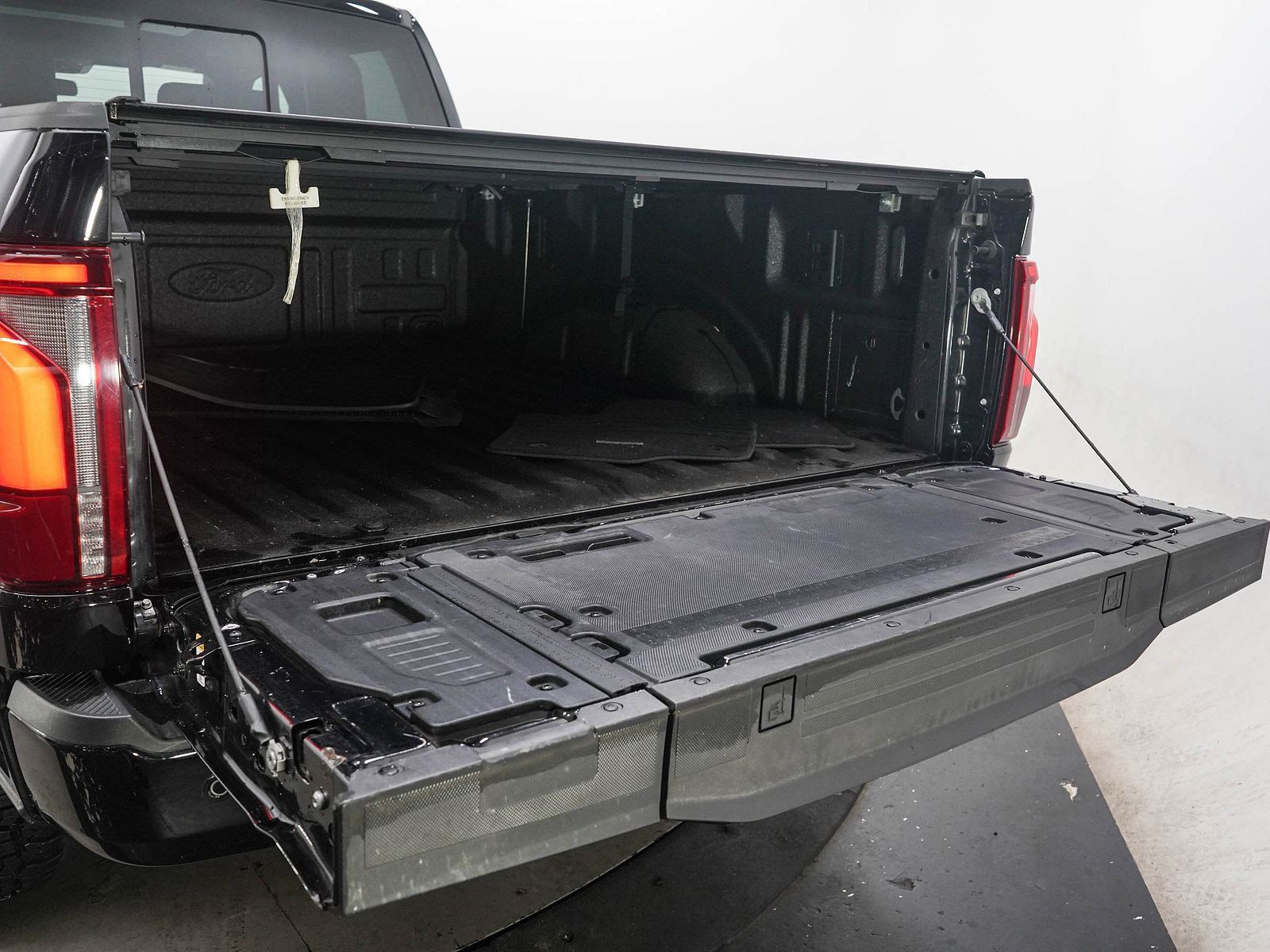 Used 2024 Ford F150 Platinum AWD/4WD image 9
