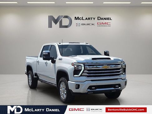 Certified 2025 Chevrolet Silverado 2500 High Country w/ Technology Package AWD/4WD image 1