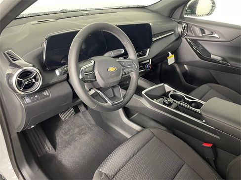 New 2026 Chevrolet Equinox LT image 3