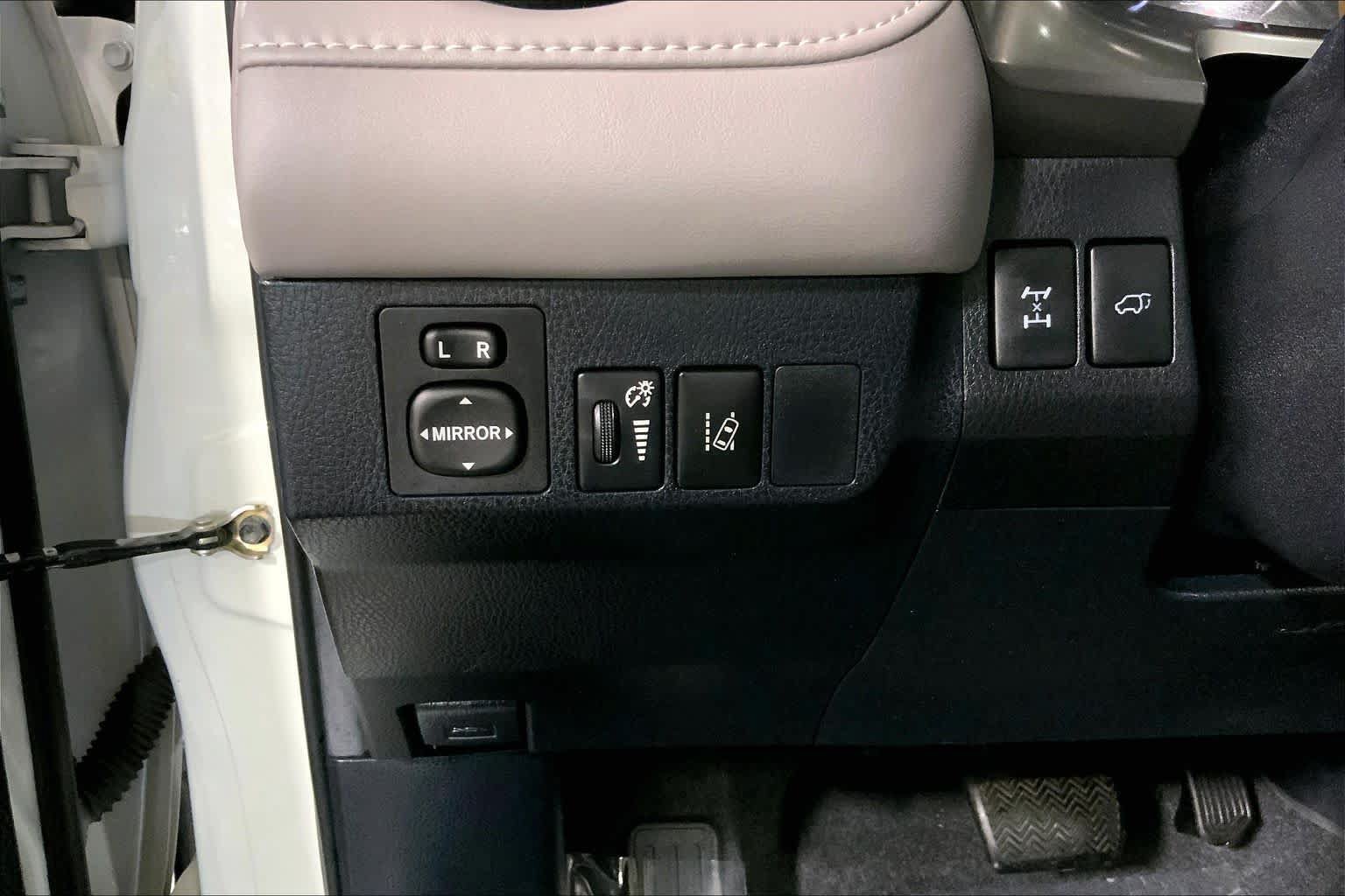 Used 2016 Toyota RAV4 Limited w/ Advanced Technology Package AWD/4WD image 35