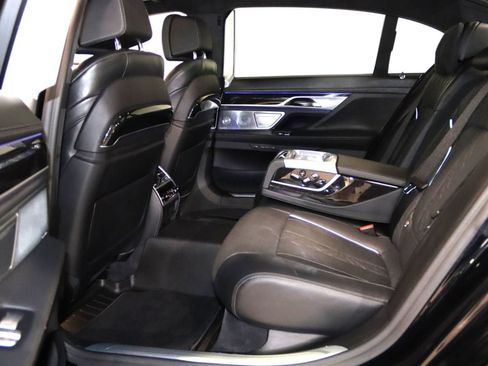 Used 2019 BMW 750i RWD image 58