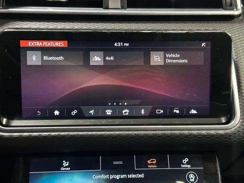 Used 2020 Land Rover Range Rover Velar S image 35