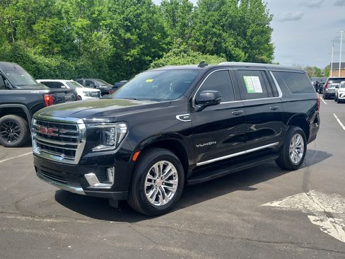Used 2021 GMC Yukon XL SLT w/ SLT Premium Package AWD/4WD image 2