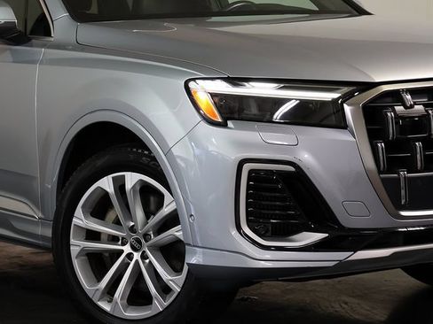 Used 2025 Audi Q7 3.0T Premium Plus AWD/4WD image 8