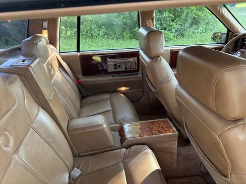 Used 1989 Cadillac Seville FWD image 30