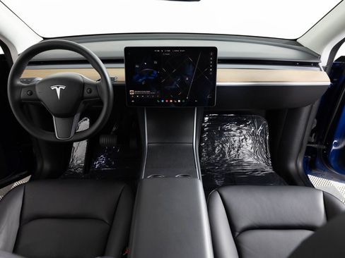 Used 2021 Tesla Model Y Long Range AWD/4WD image 37