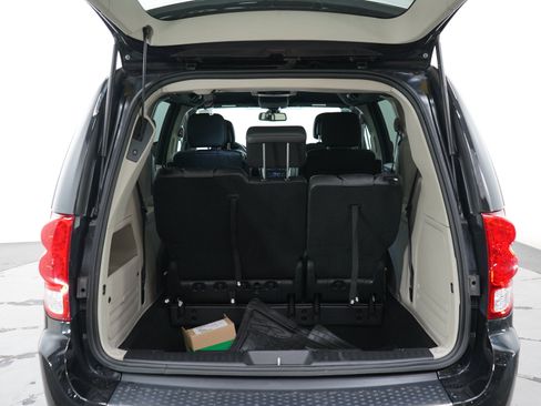 Used 2020 Dodge Grand Caravan SXT w/ Driver Convenience Group FWD image 18