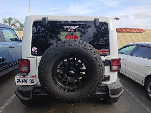 Used 2017 Jeep Wrangler Sahara AWD/4WD image 4