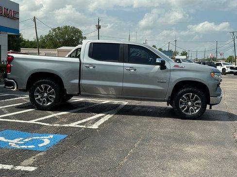 Used 2023 Chevrolet Silverado 1500 LT AWD/4WD image 4