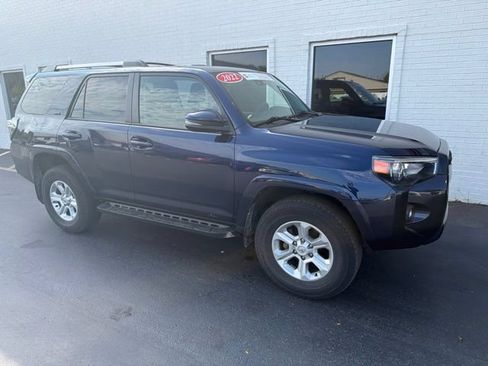 Used 2022 Toyota 4Runner SR5 Premium w/ Moonroof Package AWD/4WD image 3