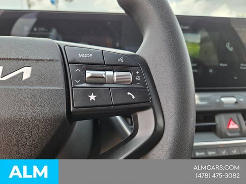 Used 2025 Kia K4 FWD image 25