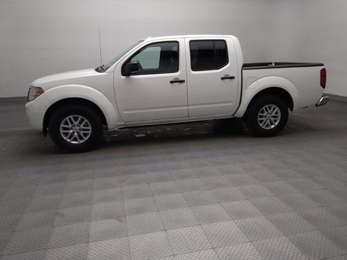Used 2018 Nissan Frontier SV RWD image 2