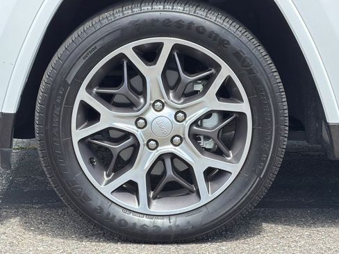 Used 2018 Jeep Grand Cherokee Limited image 36