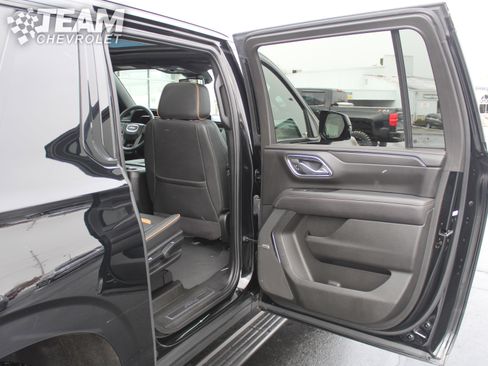 Used 2024 GMC Yukon XL AT4 w/ AT4 Premium Plus Package image 24