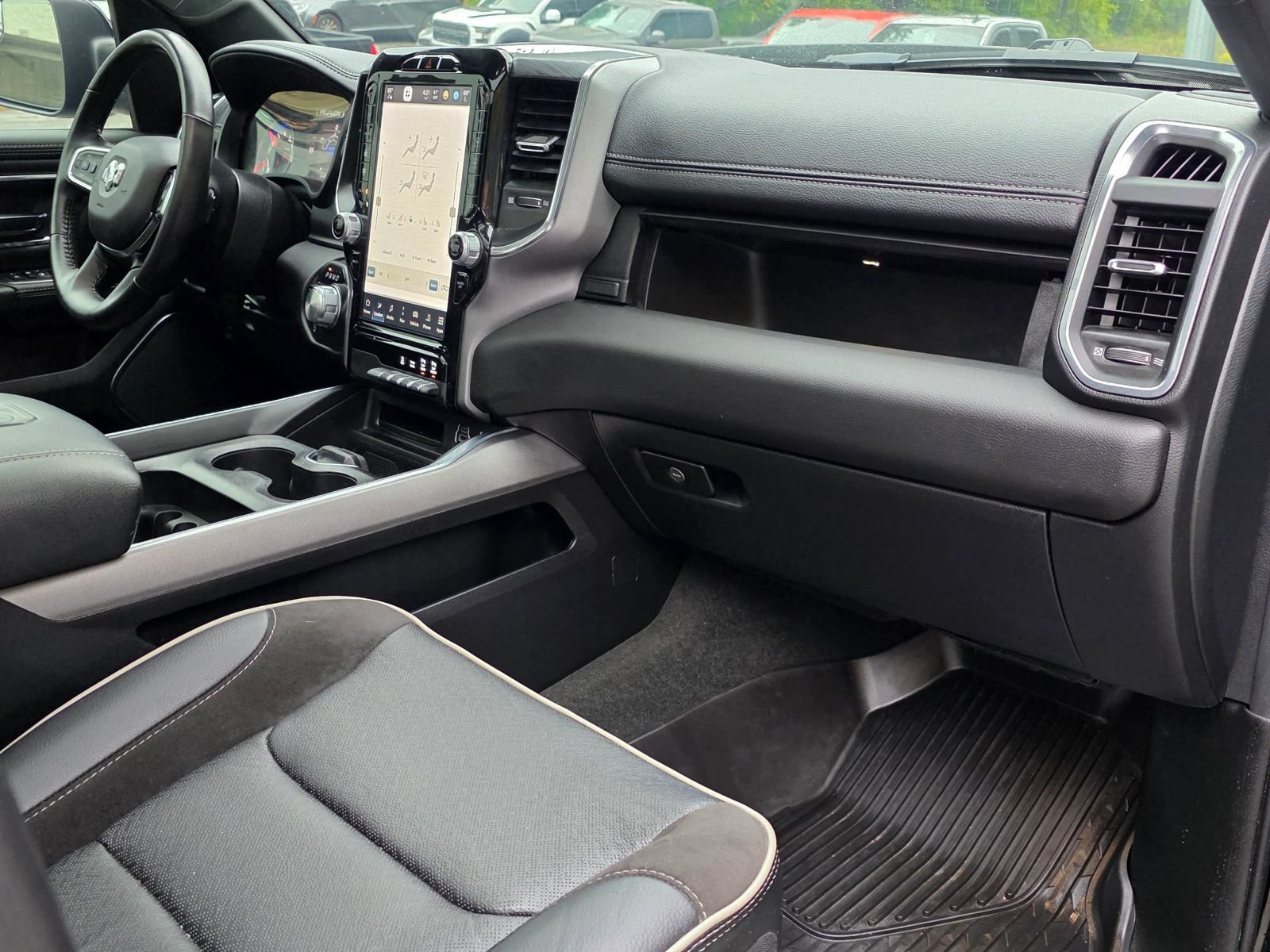 Used 2024 RAM 1500 Laramie AWD/4WD image 37