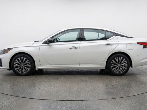 Used 2025 Nissan Altima 2.5 SV image 5