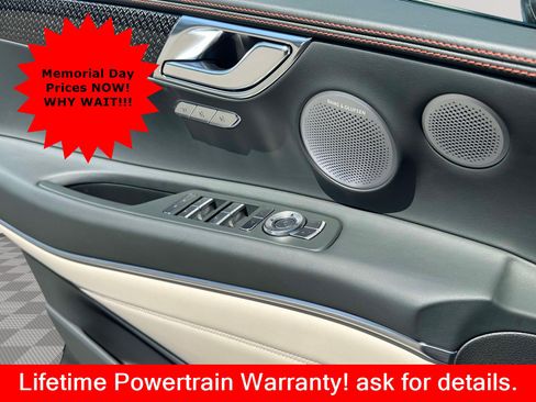 Used 2025 Genesis GV80 3.5T e-SC AWD/4WD image 17