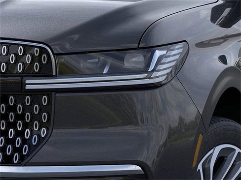 New 2025 Lincoln Navigator L Reserve AWD/4WD image 18