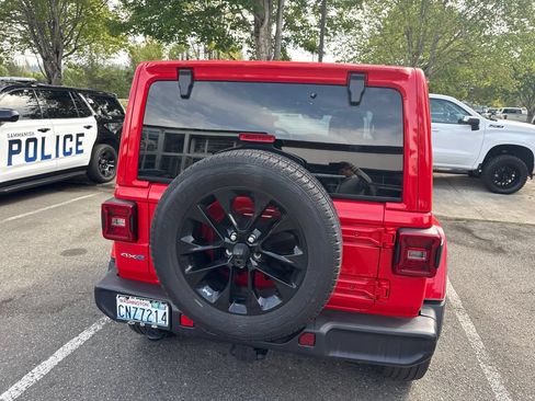 Used 2021 Jeep Wrangler Unlimited Sahara w/ Cold Weather Group AWD/4WD image 12