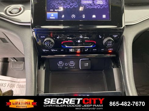 Used 2023 Jeep Grand Cherokee L Laredo AWD/4WD image 23