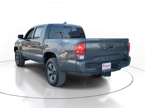 Used 2019 Toyota Tacoma TRD Sport w/ Technology Package image 3