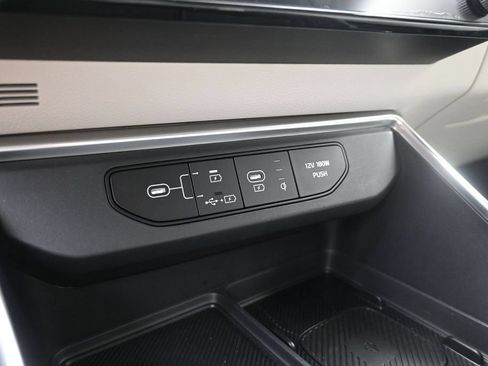 Used 2026 Kia Carnival EX FWD image 13