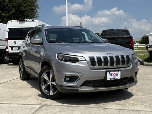 Used 2019 Jeep Cherokee Limited FWD image 2