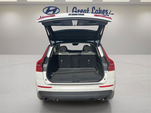 Used 2018 Volvo XC60 T5 Momentum w/ Vision Package image 10