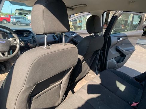 Used 2017 Ford Focus SE FWD image 29