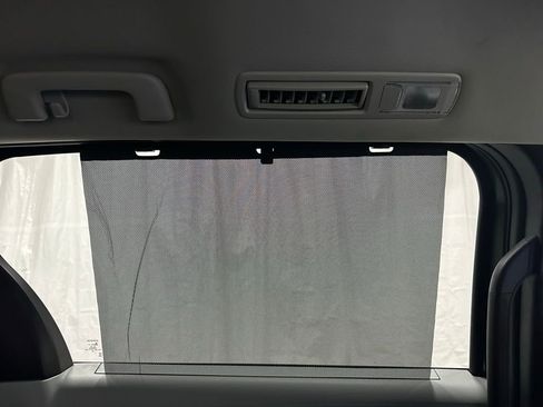 Used 2025 Toyota Sienna LE image 45