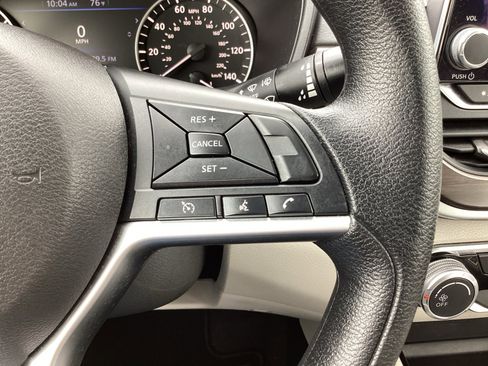 Used 2024 Nissan Altima 2.5 SV FWD image 6
