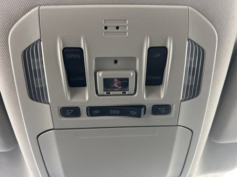 Used 2022 Toyota Highlander XLE image 19