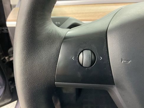 Used 2023 Tesla Model 3 Standard Range image 9