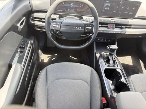 Used 2025 Kia K4 FWD image 18