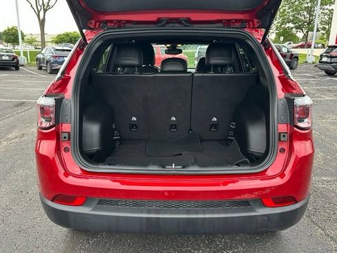 Used 2025 Jeep Compass Latitude AWD/4WD image 18