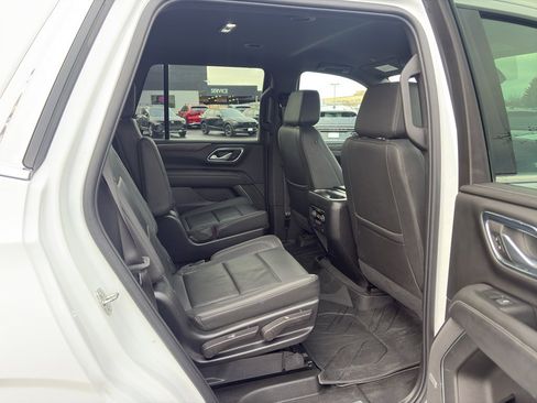 Used 2022 Chevrolet Tahoe LT w/ Luxury Package image 19