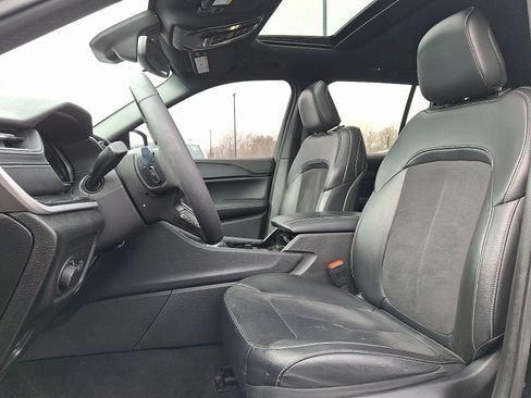 Used 2023 Jeep Grand Cherokee Altitude image 13