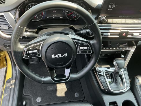 Used 2023 Kia Seltos SX AWD/4WD image 16