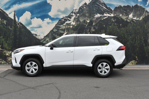 Certified 2024 Toyota RAV4 LE AWD/4WD image 7