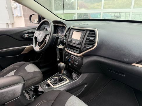 Used 2018 Jeep Cherokee Latitude image 20