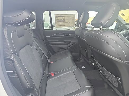 New 2025 Jeep Grand Cherokee Altitude image 13