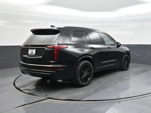 Used 2022 Cadillac XT6 Premium Luxury w/ Technology Package FWD image 4