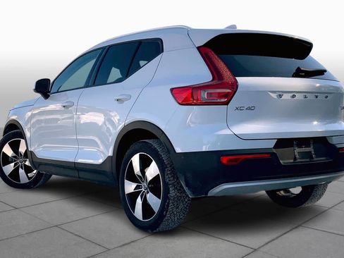 Used 2019 Volvo XC40 T5 Momentum image 12