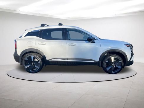 New 2026 Nissan Kicks SR w/ Cold Weather Package AWD/4WD image 6