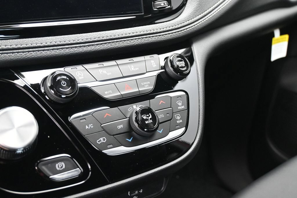 New 2027 Chrysler Pacifica Select w/ Family Tech Group FWD image 19