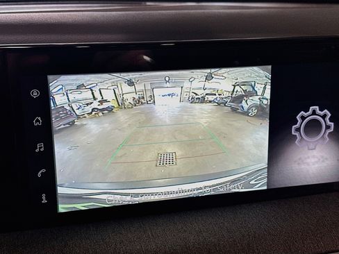 Used 2025 Nissan Kicks SV AWD/4WD image 19
