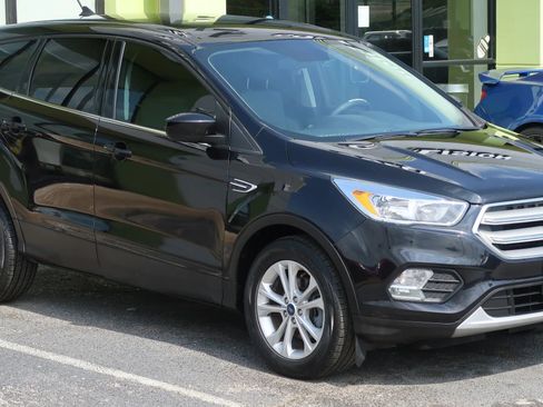 Used 2019 Ford Escape SE FWD image 5